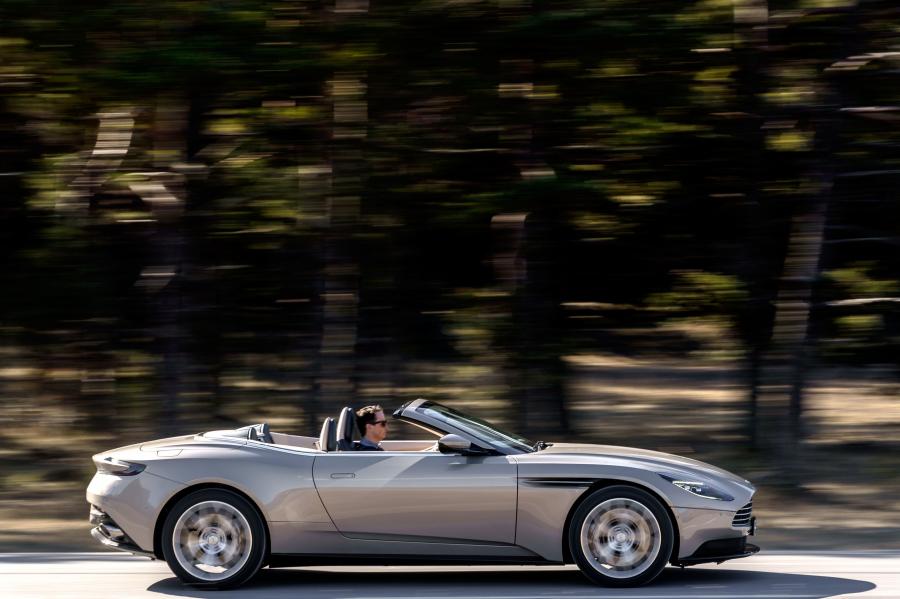  Aston Martin DB11 V8 Volante 2018 года  (WW) (фото 35 из 54)